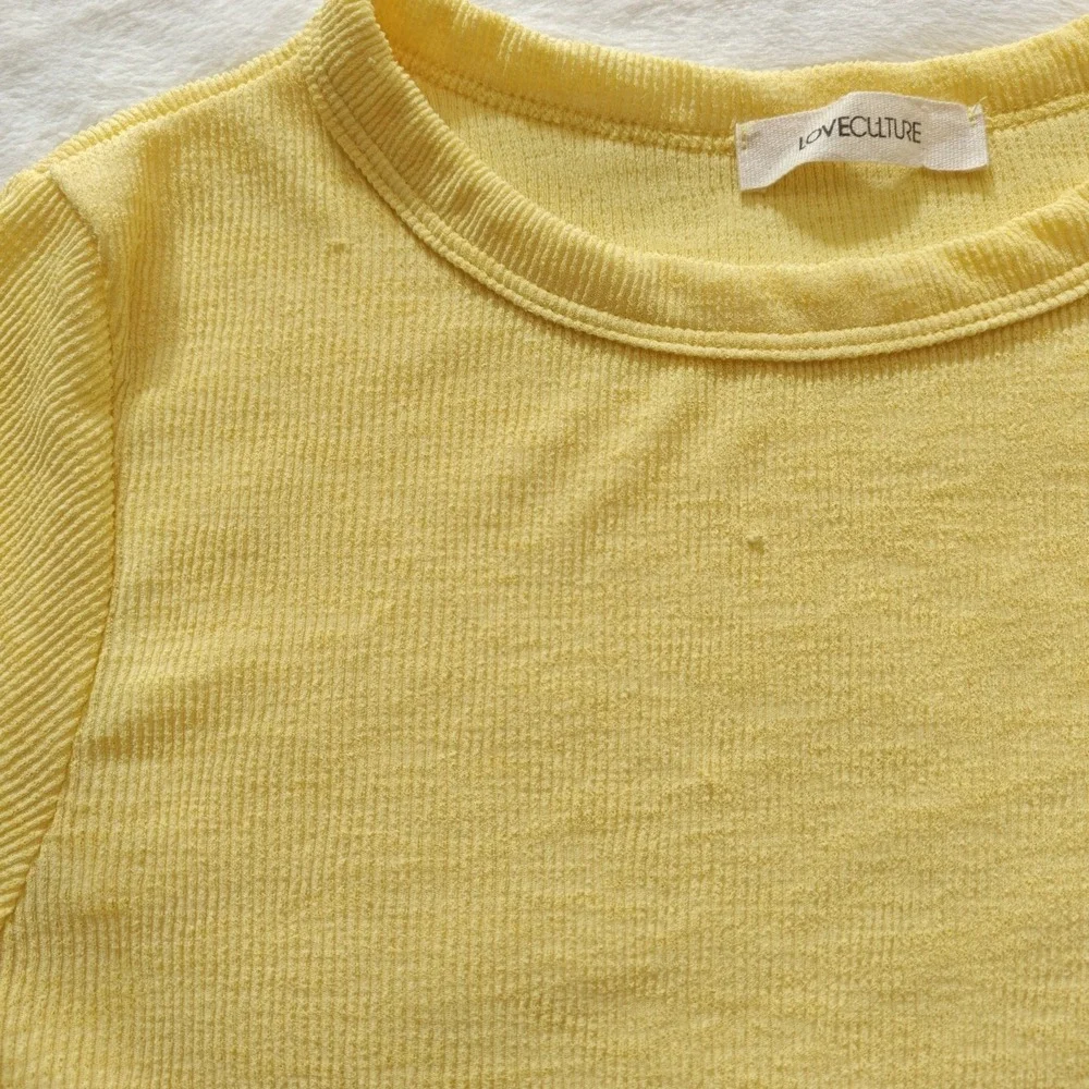 Love Culture Size Small Yellow Tie Front Key Hole Rib-knit Crop Top Short Sleeve